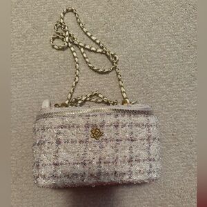 Chic Tweed Crossbody Bag